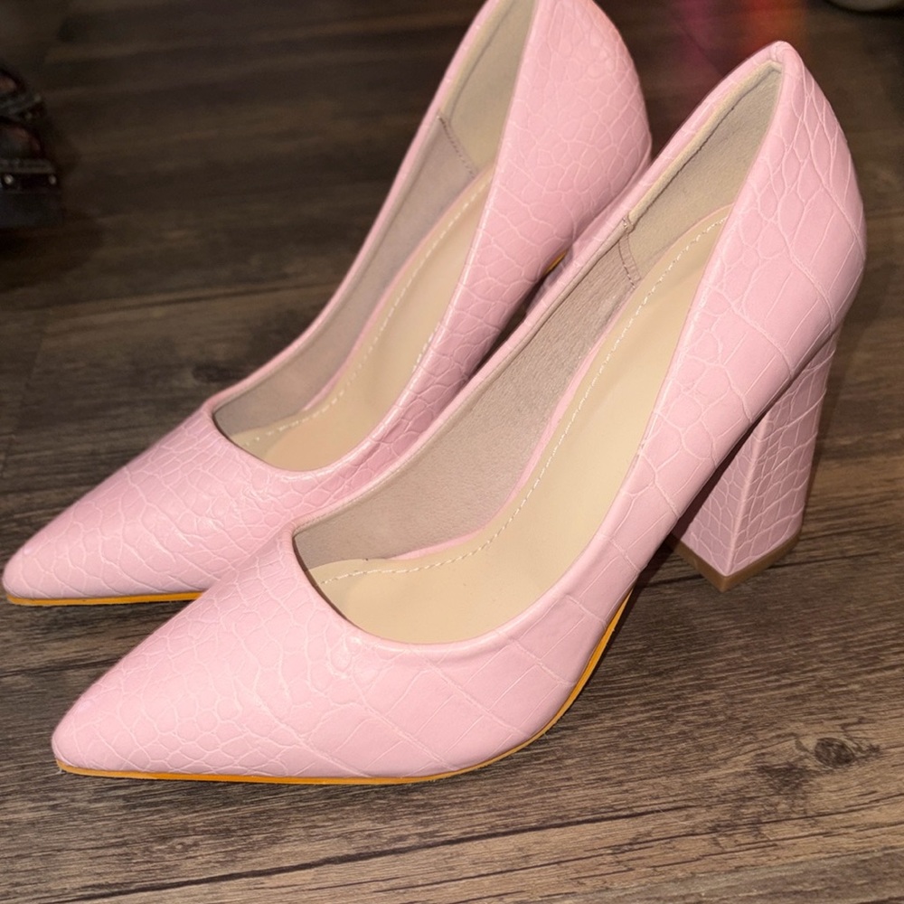 Pink heels never worn